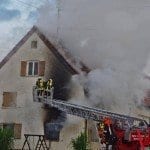 Brand mit schlimmen Folgen in Ziemetshausen, im Landkreis Günzburg, bei dem fünf Menschen teils lebensbedrohlich verletzt wurden.