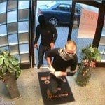 FotosderTätervomRaubüberfallaufeineSpielhalleinGünzburgam...KriminalpolizeiNeuUlmbittetunterderTelefonnummer/ umHinweise.|BSAktuell.de