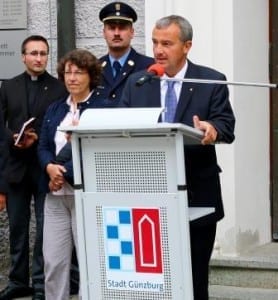 Oberbürgermeister Gerhard Jauernig beim Gartenfest der Feuerwehr Günzburg 2014.