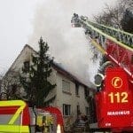 Dachstuhl eines ehemaligen Bauernhauses bei Brand zerstört