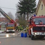 Dachstuhl eines ehemaligen Bauernhauses bei Brand zerstört