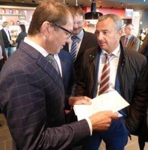 Günzburgs OB Jauernig im Gespräch mit Minister Dobrinth. Foto: Rank