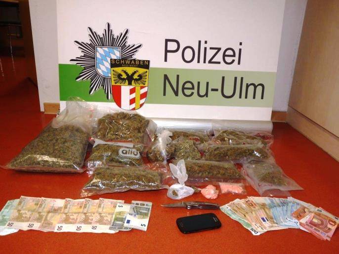 Von der Polizei sichergestellte und beschlagnahmte Gegenstände. Foto: Polizei