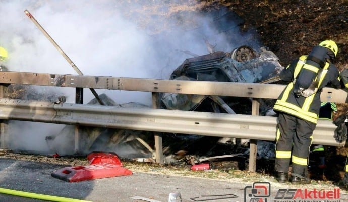 ToedlicherVerkehrsunfallaufderAutobahnbeiLeipheim.