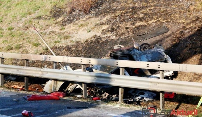 ToedlicherVerkehrsunfallaufderAutobahnbeiLeipheim.
