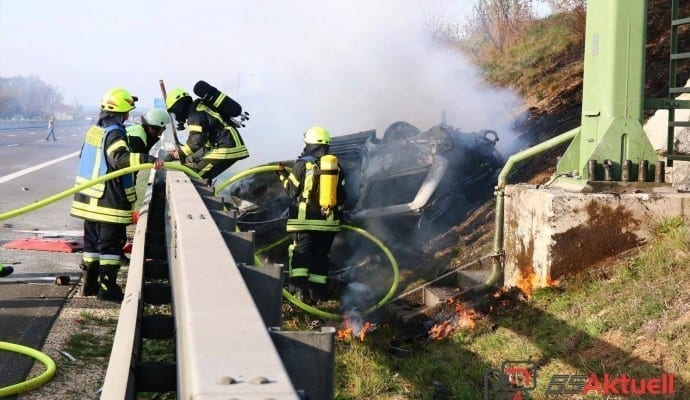 ToedlicherVerkehrsunfallaufderAutobahnbeiLeipheim.