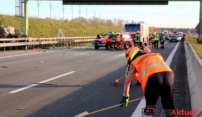 ToedlicherVerkehrsunfallaufderAutobahnbeiLeipheim.