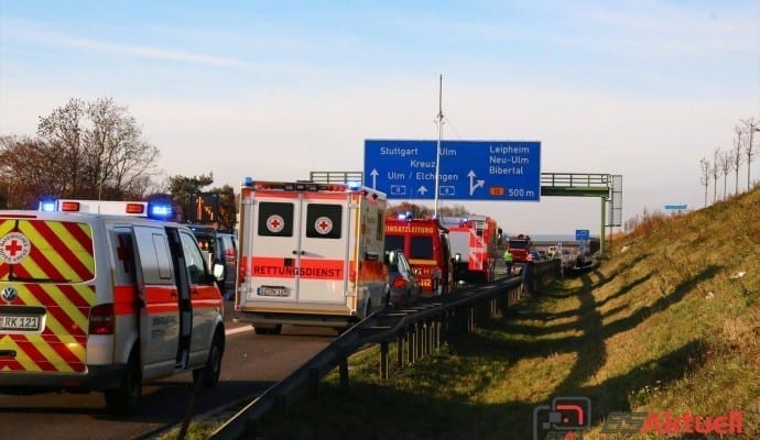 ToedlicherVerkehrsunfallaufderAutobahnbeiLeipheim.