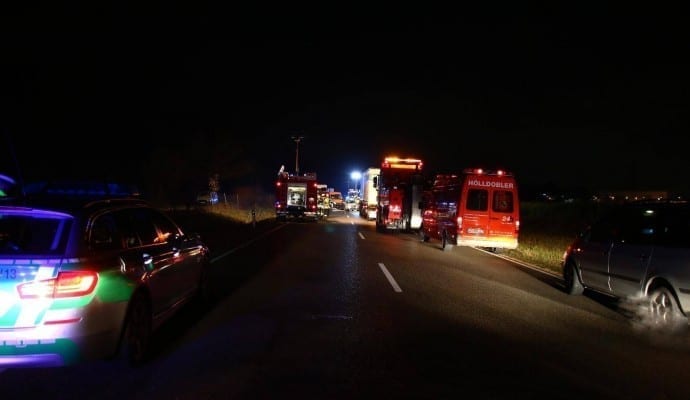 AuffahrunfallaufderBbeiNeu UlmmitmehrerenFahrzeugen