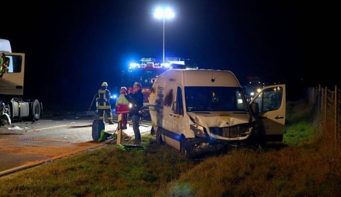 AuffahrunfallaufderBbeiNeu UlmmitmehrerenFahrzeugen