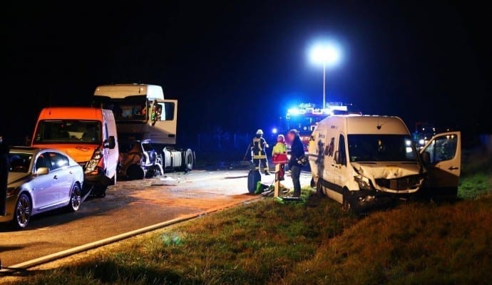 AuffahrunfallaufderBbeiNeu UlmmitmehrerenFahrzeugen