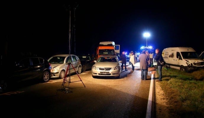 AuffahrunfallaufderBbeiNeu UlmmitmehrerenFahrzeugen