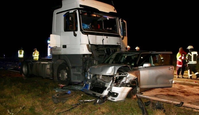 AuffahrunfallaufderBbeiNeu UlmmitmehrerenFahrzeugen