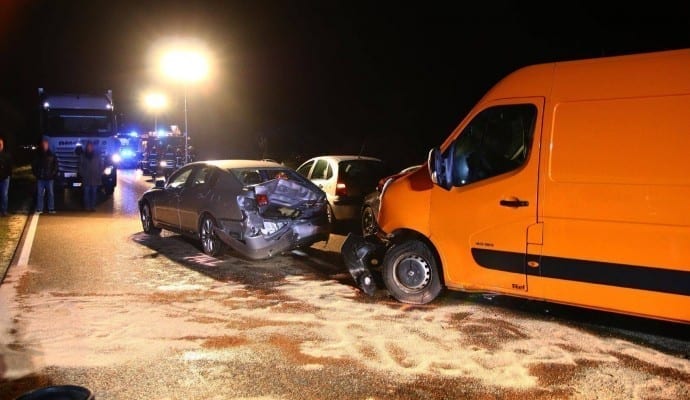 AuffahrunfallaufderBbeiNeu UlmmitmehrerenFahrzeugen