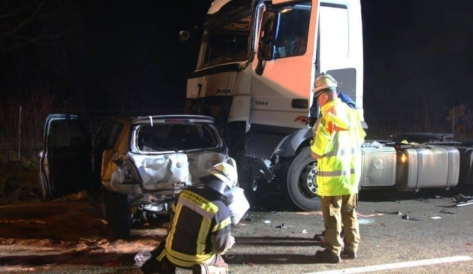 AuffahrunfallaufderBbeiNeu UlmmitmehrerenFahrzeugen