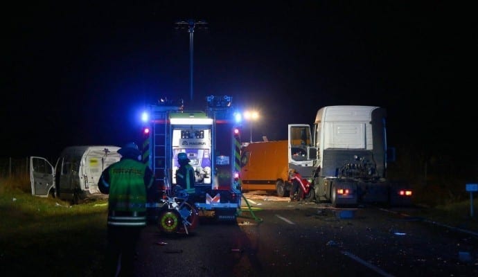 AuffahrunfallaufderBbeiNeu UlmmitmehrerenFahrzeugen