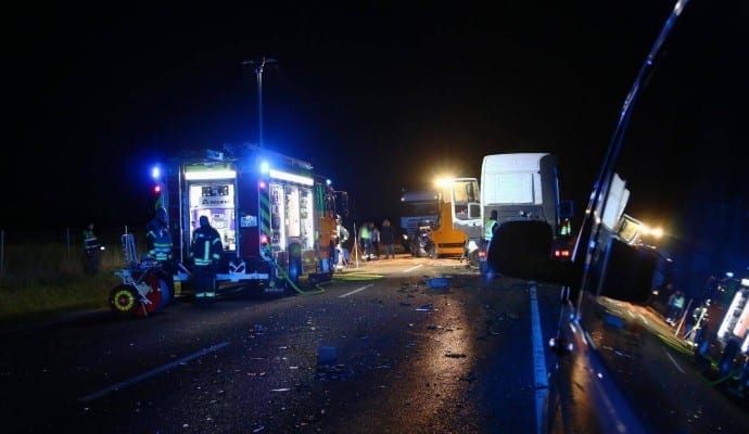 AuffahrunfallaufderBbeiNeu UlmmitmehrerenFahrzeugen