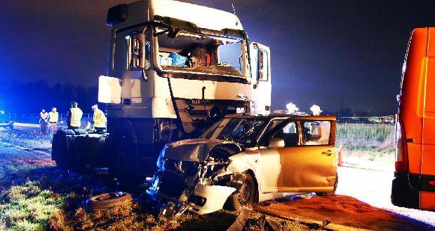 AuffahrunfallaufderBbeiNeu UlmmitmehrerenFahrzeugen