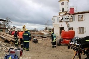 Zwei Menschen unter Trümmern in Abbruchhhaus in Ellzee bei Ichenhausen