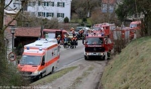 Zwei Menschen unter Trümmern in Abbruchhhaus in Ellzee bei Ichenhausen