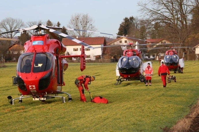 Rettungshubschrauber beim Zugunglueck in Bad Aibling