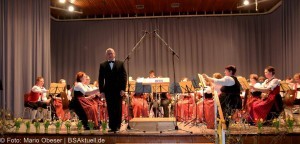 FrühjahrskonzertMusikkapelleAutenriedHermannSchwarzbedanktsich