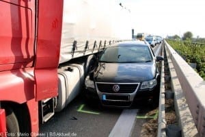 Verkehrsunfall A7 Herbrechtingen Leitplanke eingeklemmt