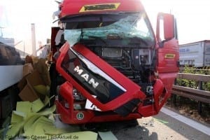 Verkehrsunfall A7 Herbrechtingen Kaputtes Führerhaus