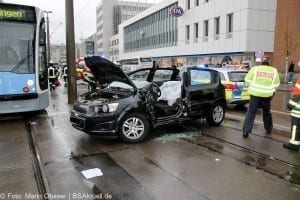 Verkehrsunfall Ulm Strassenbahn PKW