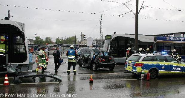 Verkehrsunfall Ulm mit Straßenbahn03