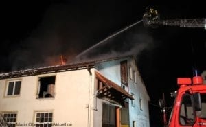Dachstuhlbrand mit erheblichem Sachschaden im Landkreis Günzburg in Burtenbach 03