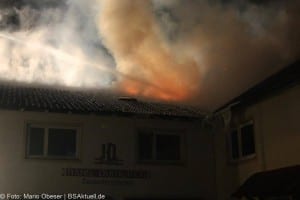 Dachstuhlbrand mit erheblichem Sachschaden im Landkreis Günzburg in Burtenbach 04