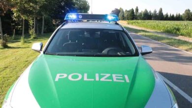 Polizeiauto auf freier Strecke
