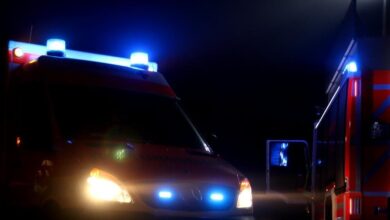 rettungswagen-Symbolfoto: Mario Obeserund-feuerwehrfahrzeug-nacht