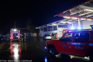 Stickstoff aus Sicherheitsventil einer Gasflasche in Günzburg