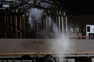 Stickstoff aus Sicherheitsventil einer Gasflasche in Günzburg