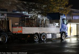 Stickstoff aus Sicherheitsventil einer Gasflasche in Günzburg