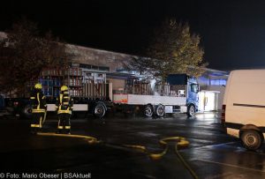 Stickstoff aus Sicherheitsventil einer Gasflasche in Günzburg