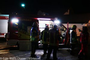 Brand einer Gartenhütte entwickelt sich zum Dachstuhlbrand einer Doppelhaushälfte.