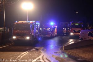 Brand einer Gartenhütte entwickelt sich zum Dachstuhlbrand einer Doppelhaushälfte.