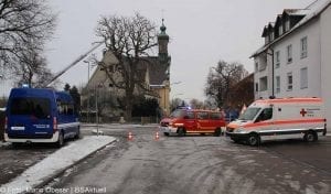 Brand Lauingen Asylbewerberunterkunft Feuerwehr und THW