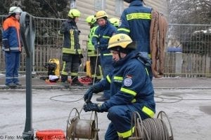 Brand Lauingen Asylbewerberunterkunft Feuerwehr und THW
