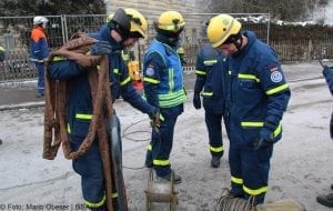 Brand Lauingen Asylbewerberunterkunft Feuerwehr und THW