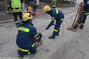 Brand Lauingen Asylbewerberunterkunft Feuerwehr und THW