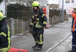 Brand Lauingen Asylbewerberunterkunft Feuerwehr und THW