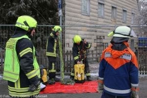 Brand Lauingen Asylbewerberunterkunft Feuerwehr und THW