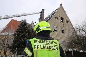 Brand Lauingen Asylbewerberunterkunft Feuerwehr und THW