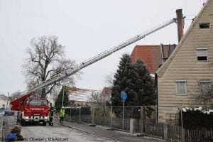 Brand Lauingen Asylbewerberunterkunft Feuerwehr und THW