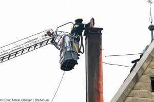Brand Lauingen Asylbewerberunterkunft Feuerwehr und THW