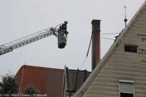 Brand Lauingen Asylbewerberunterkunft Feuerwehr und THW